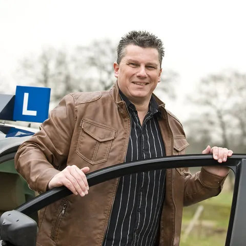 Loek van Haren, rij-instructeur bij Autorijschool Van Haren